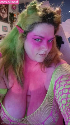 ravenoushoney - The full uncropped promotional pic for my parody product "Cummies".