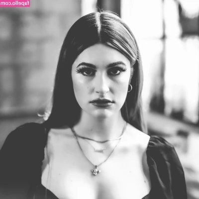 Courtney LaPlante [ courtney-laplante ] - Bed hair  hard dick  who s gonna come and blow me