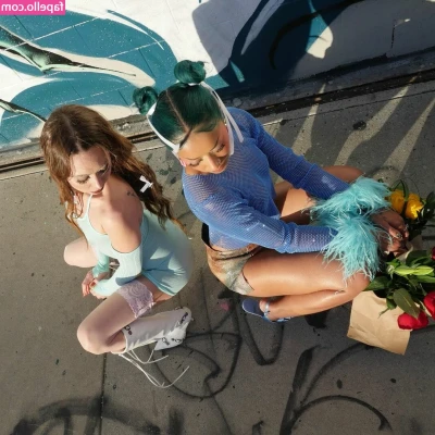 Skin Diamond [ skin-diamond ] - Headed to the gym with no panties on. Can you see my camel 🐫 toe??