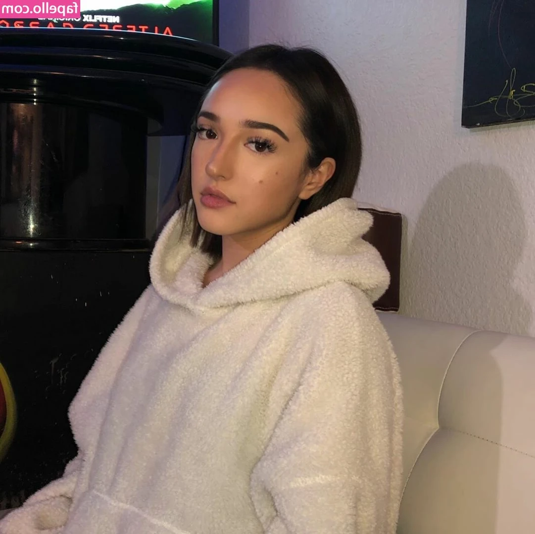 Bianca Marie [ bianca-marie-1 ] - Hey loser. Happy Monday!   Start this week off right by devoting