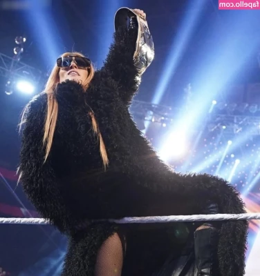 Becky Lynch [ becky-lynch ] - I didn t forget about you guys