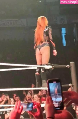 Becky Lynch [ becky-lynch ] - First a little action in front of the doors