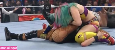 Becky Lynch [ becky-lynch ] - I m so horny today    Estoy muy caliente hoy