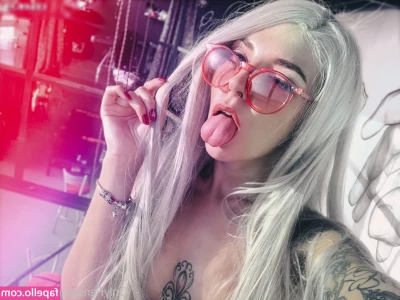 Elisa Rose [ elisa-rose ] - Sono una scolaretta dolce🍭 ma a letto sono una gatta in calore😈