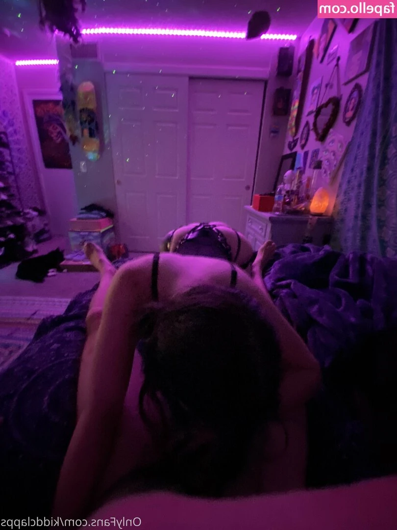 kiddclapps - Bustin open your door with nudes ;)