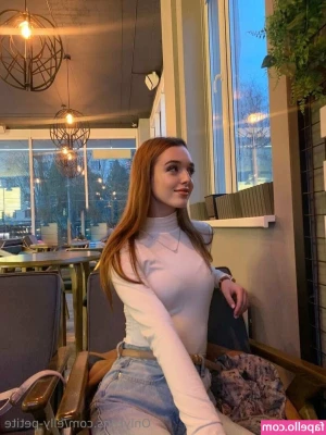 elly-petite - Stream started at 08/29/2024 04:15 am