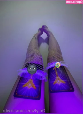 strwbrr - My thick thighs have absolutely annihilated the seams on these
