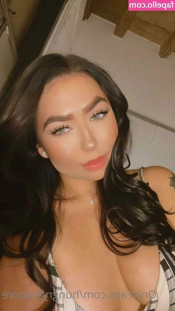 hungry4moore [ hungry4moore-1 ] - Cum make this baby girl feel good