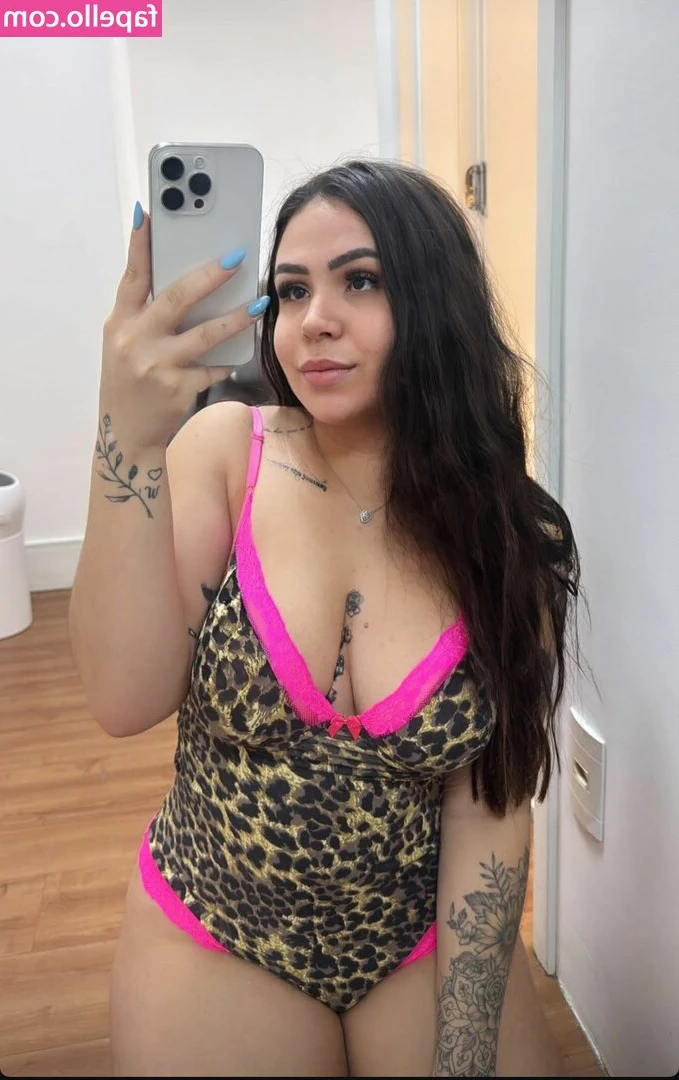 Isabella Barreto [ isabella-barreto ] - Like my new swimsuit?