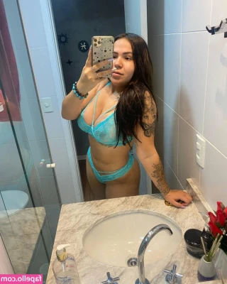 Isabella Barreto [ isabella-barreto ] - I want u to nibble my toes, spit on my feet & press ur cock thru