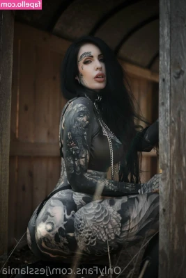 Jess Lamia [ jess-lamia ] - Tear these off of me 🤤 we can always get more