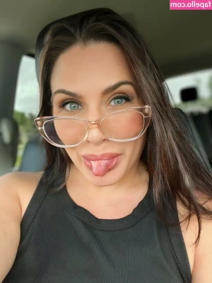 Renna Ryann [ renna-ryann ] - You can grope my butt all you want! 🖤