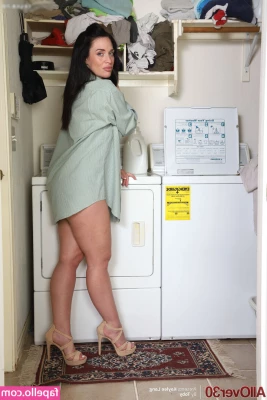 All over 30 [ all-over-30 ] - A woman's beauty is not only the outward appearance, but also the