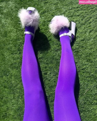 Sophia Paloma [ sophia-paloma ] - Socks stinking to high hell! Jesus.