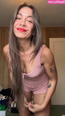 Sophia Paloma [ sophia-paloma ] - Is everyone looking forward to the 4 day weekend? Maybe I'll flash my