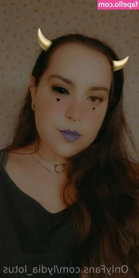 lydia_lotus [ lydia-lotus ] - Mistress Marley catches another pathetic pervert slave peeking
