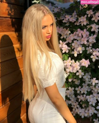 Abby Benson [ abby-benson ] - Out of this world photos