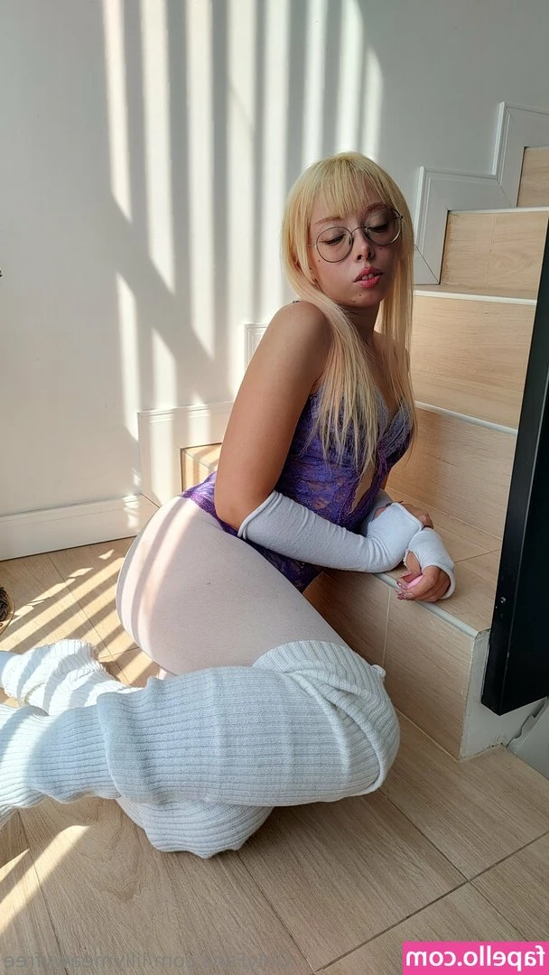 ariausagii - I reached my pay goal for the month. Thank u guys 👅 here’s a