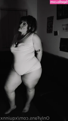 xquinnx - Hoy estoy haciendo unas fotitos sexys para mis fans con mi fotoman