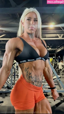 musclemummyxxx - Advent calendar day 3 - Opening