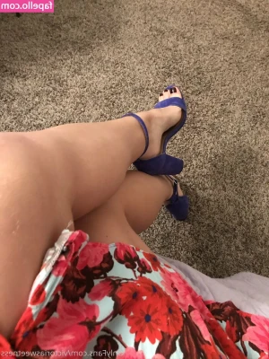 victoriasweetness - you know what else is pink? 🤭💕