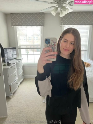 naughtysusannahxxx - Squish 'em into my one piece!