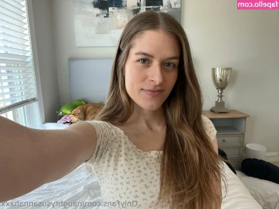 naughtysusannahxxx - When my lipstick matches my slip 😏🔥