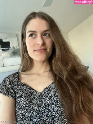 naughtysusannahxxx - I'm showing my stomach a little bit 🥰