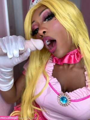 noirekittenfree - POV: You and I are on a date 😍🥰