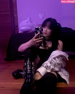 sadparu - Stream started at 05/10/2023 01:12 am  Just a little hangout after my