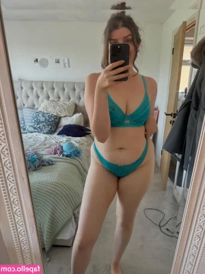 Amy Elle [ amy-elle-3 ] - Can you see my slit through my thong?