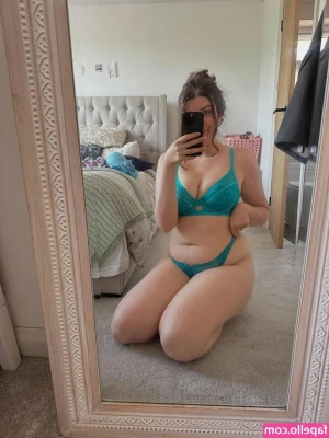 Amy Elle [ amy-elle-3 ] - today my anaconda woke up very hard 🍆💯