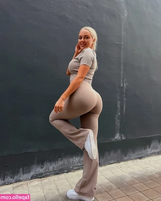 Erna Husko [ erna-husko ] - Video  F ing  Here s one way to wake up   giggle