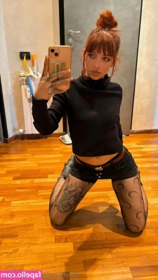 vanessina05 - This way you can play with them easier 🤭🍒