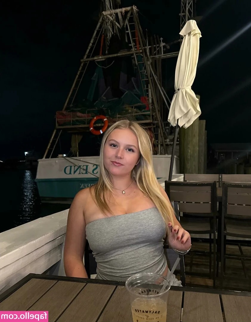 Bonnie Merritt [ bonnie-merritt ] - Stretching my little hole everyday <3