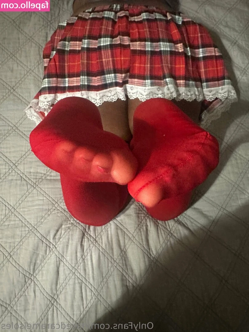 nakedcaramelsoles - uwu cute lingerie is my weakness