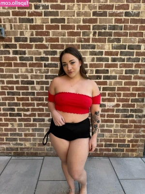 daniaveryfree - I always look so happy with a big cock in my hand! ...I’d be even