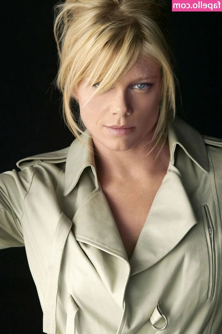 Peta Wilson [ peta-wilson ] - I love this new photo! What do you think? 💕😍