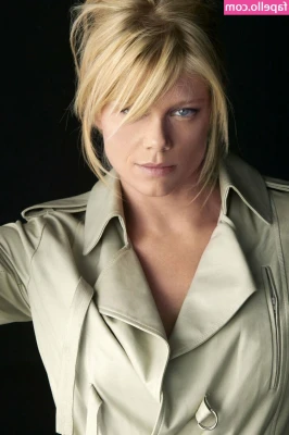 Peta Wilson [ peta-wilson ] - I love this new photo! What do you think? 💕😍