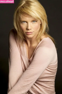 Peta Wilson [ peta-wilson ] - Do you sleep on a bed of abs?😌