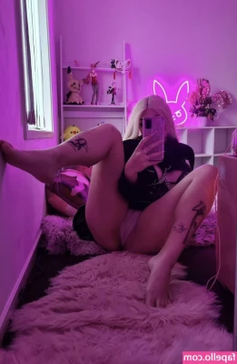 Jazzyfoxe [ jazzyfoxe-1 ] - Do you like high cut skimpy one-piece swimsuits? I love them