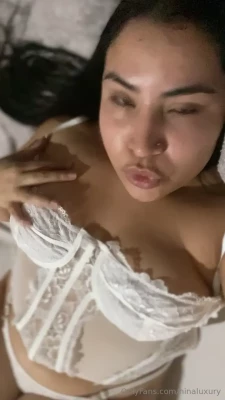 Ninaluxury - Cómeme toda