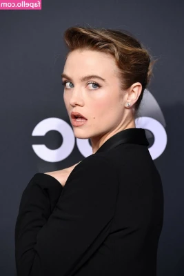 Maddie Hasson [ maddie-hasson ] - POV, you walk in on your Stepmom changing.