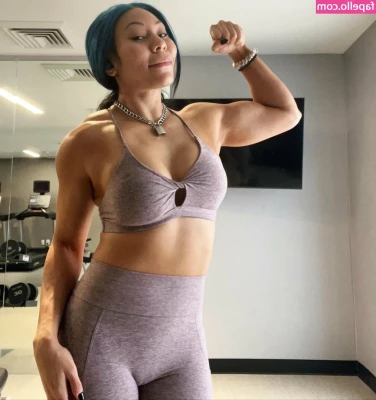 Mia Yim [ mia-yim ] - Booty + barefoot