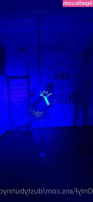 dustybunnyowo - Tornata a casa  massaggiami bene i piedi mentre te li premo sul muso