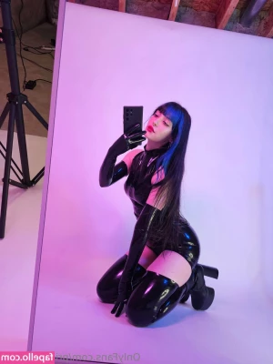 priestessyuzu - Hey there sexy  im feeling so hot right now