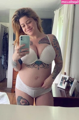 Pinup Cortney [ pinup-cortney ] - Just an casual Sunday flex