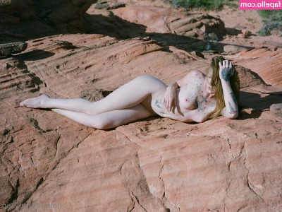 jolene_brody [ jolene-brody ] - Mmm tell me what you would do if you was here  also I think this blue