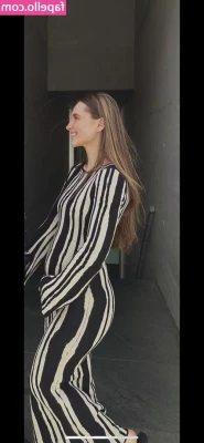 Louisa jindaoui [ louisa-jindaoui ] - For my feet guys ❤️🦶