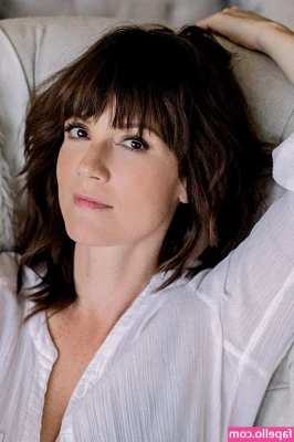 Zoe McLellan [ zoe-mclellan ] - Rub my body please 😜